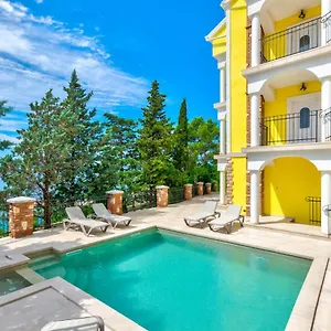 Palace Paulina C Apartment Novi Vinodolski