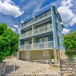 Podvezanec Apartment Dramalj